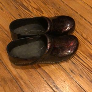 Sanita Clogs in good condition